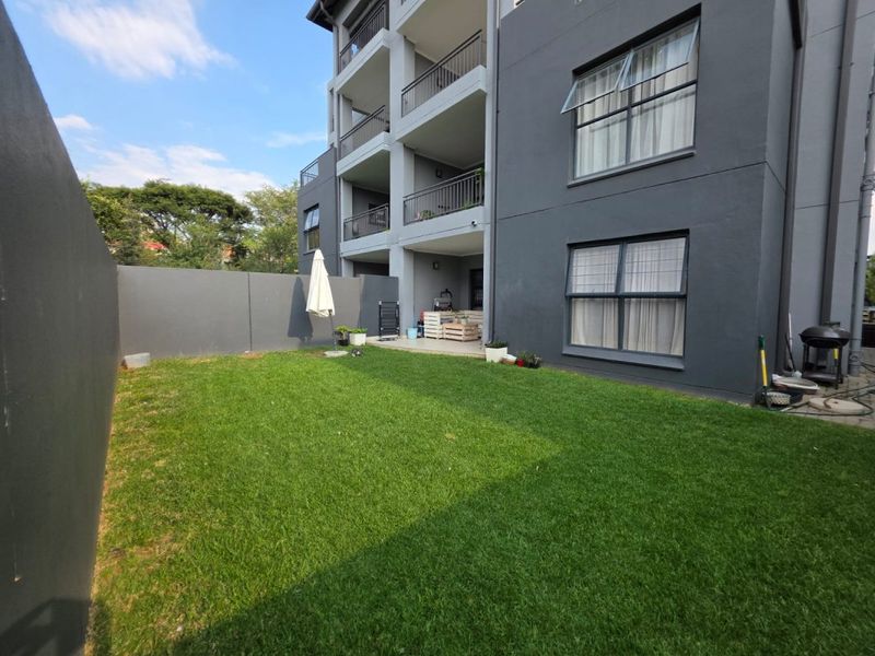 Spacious 3-Bedroom Garden Flat – Secure Living with Modern Comfort! - Photo 1