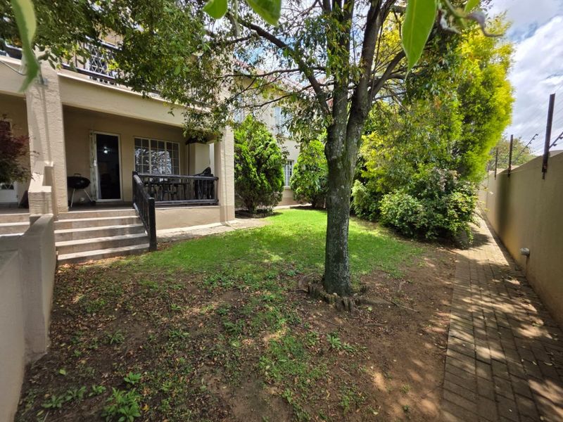 Charming 2-Bedroom Garden Unit – Peaceful Living with Great Features! - Photo 2