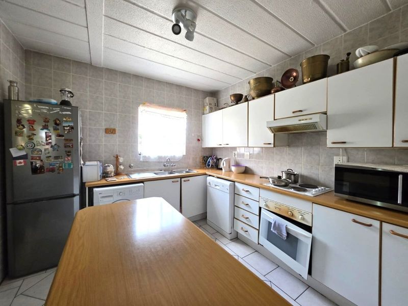 Charming 2-Bedroom Garden Unit – Peaceful Living with Great Features! - Photo 9