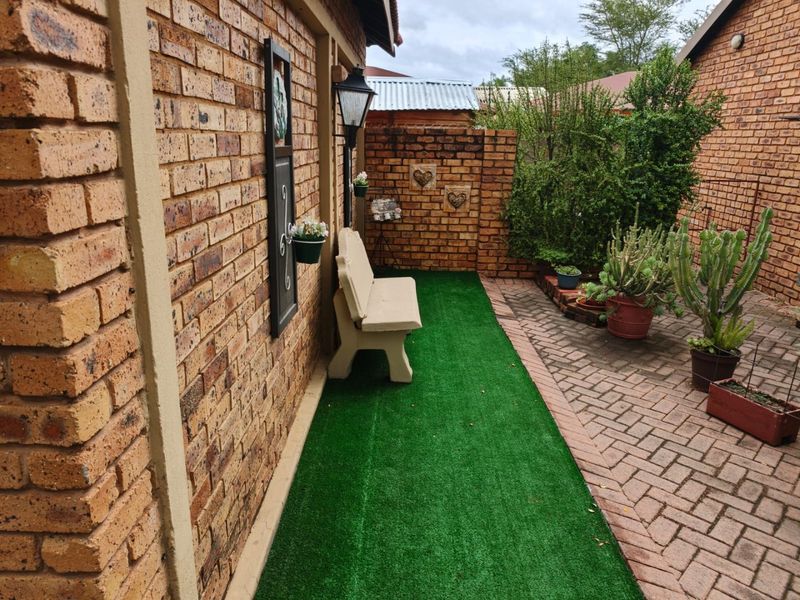 Modern 3-Bedroom Family Home in Secure Complex – Brits - Photo 2