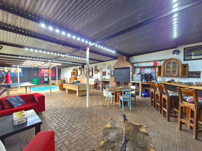 Spacious Family Home with Excellent Amenities - Photo 3