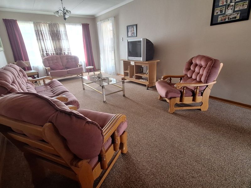 Comfortable & Secure Retirement Living - Photo 3