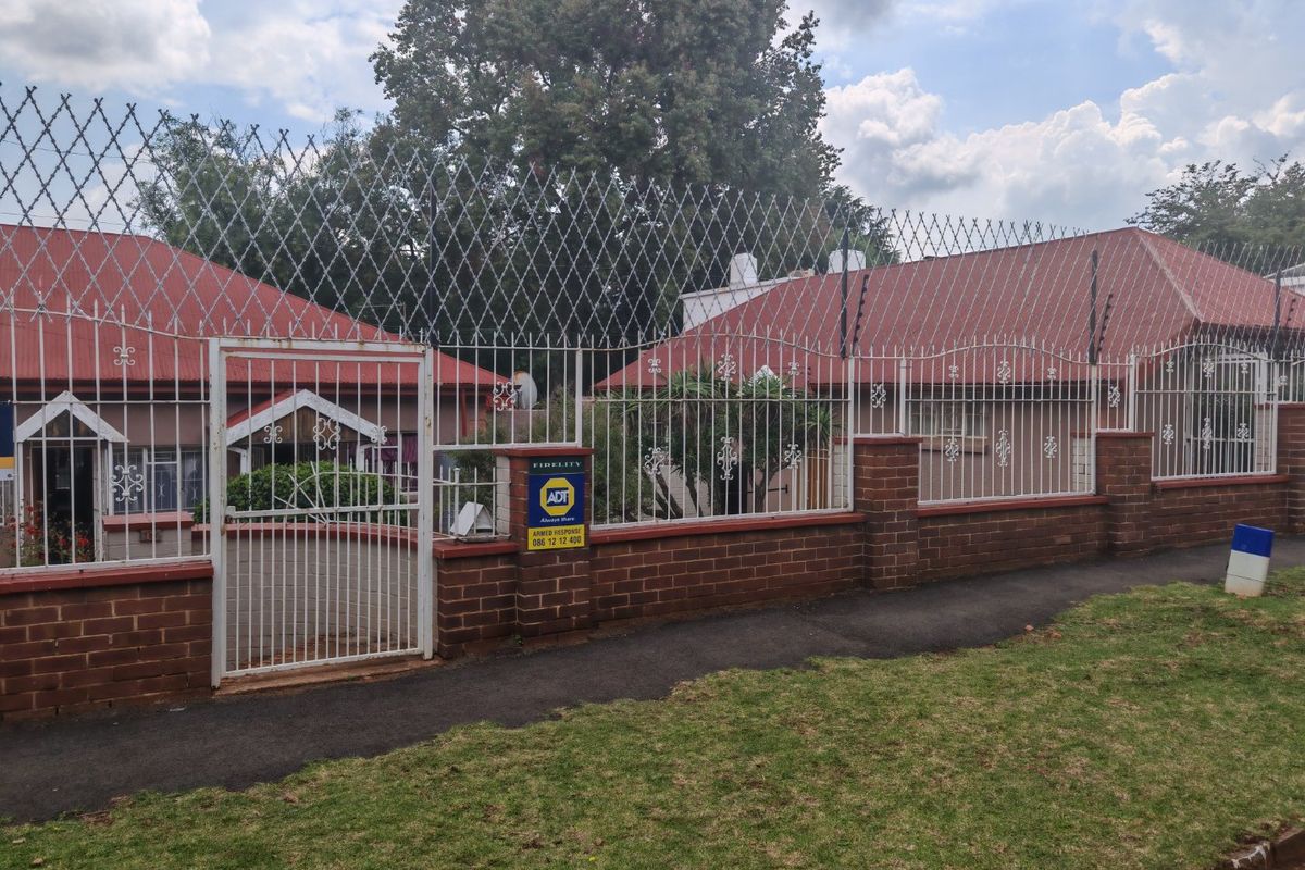 8 Bedroom house for sale in Observatory - Photo 2