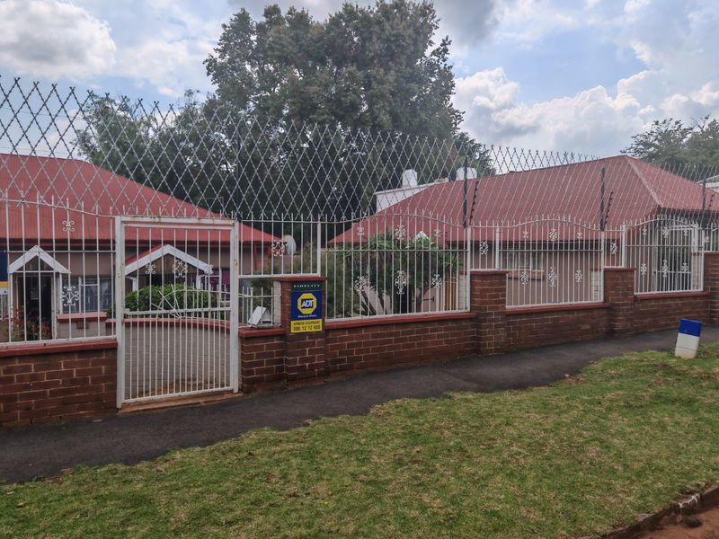 8 Bedroom house for sale in Observatory - Photo 2