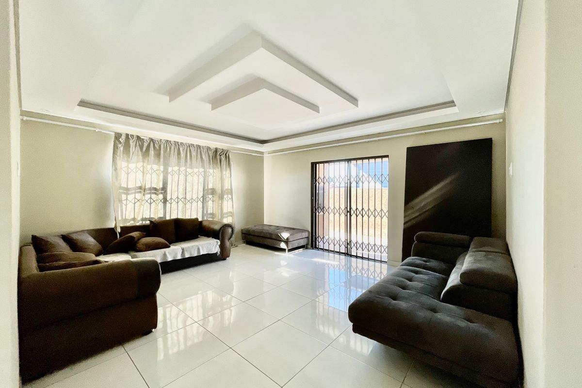 Bathing In Natural Light & Spacious Rooms - Photo 5