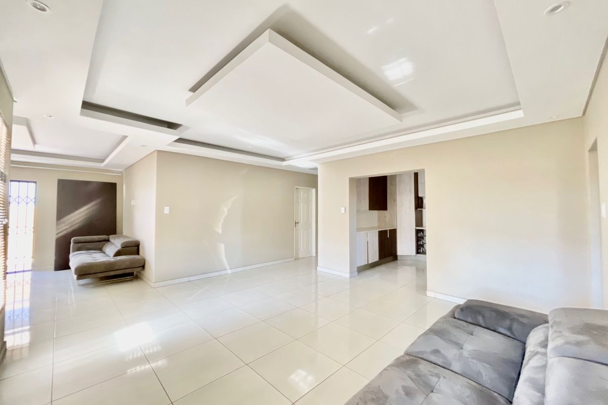 Bathing In Natural Light & Spacious Rooms - Photo 4