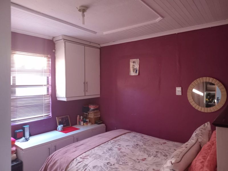 2 Bedroom Home with 2 Bed Flatlet  - Photo 4