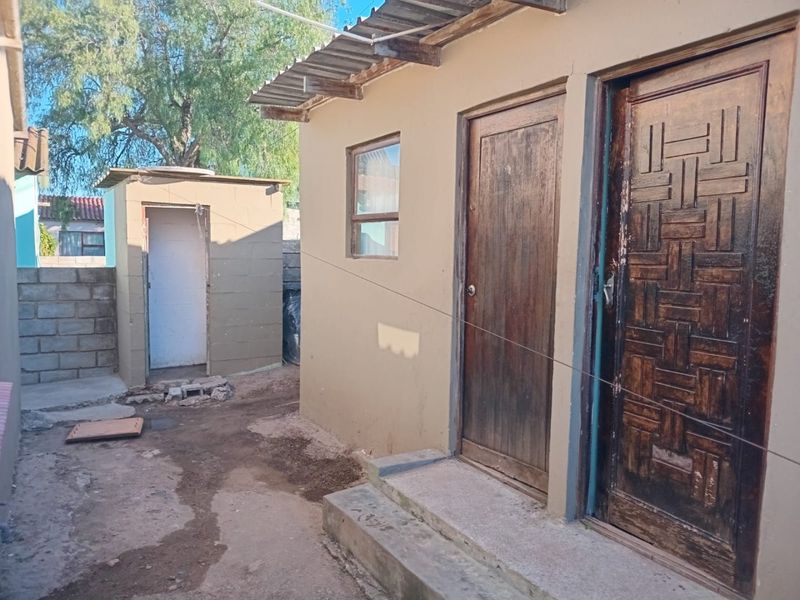 2 Bedroom Home with 2 Bed Flatlet  - Photo 10