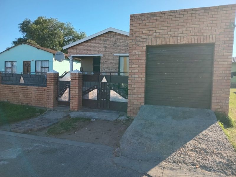 2 Bedroom Home with 2 Bed Flatlet  - Photo 8