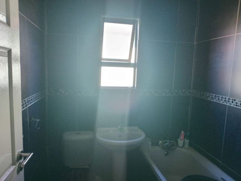 2 Bedroom Home with 2 Bed Flatlet  - Photo 6