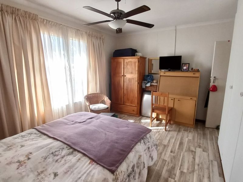 Two Bedroom Townhouse - Photo 5