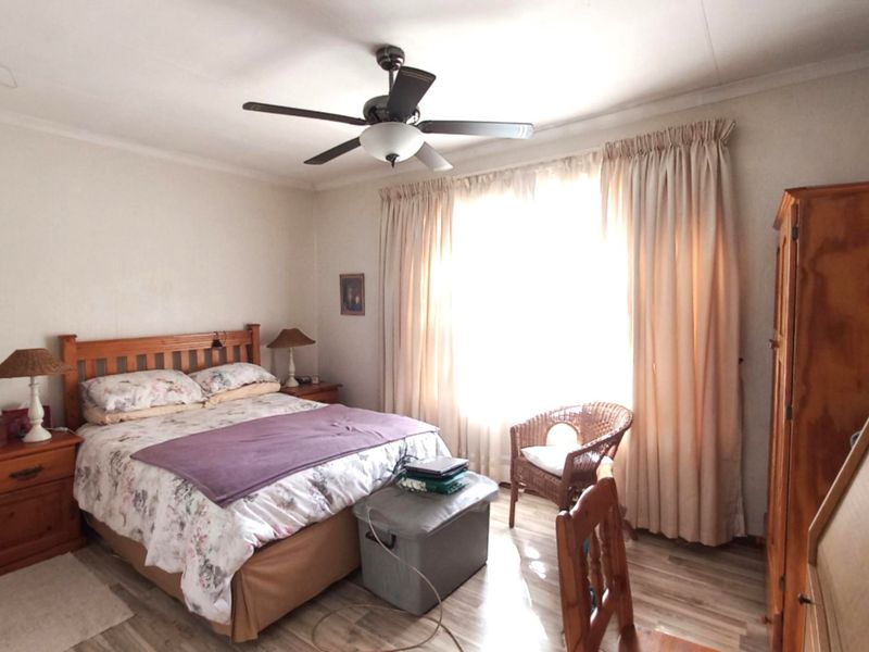 Two Bedroom Townhouse - Photo 4