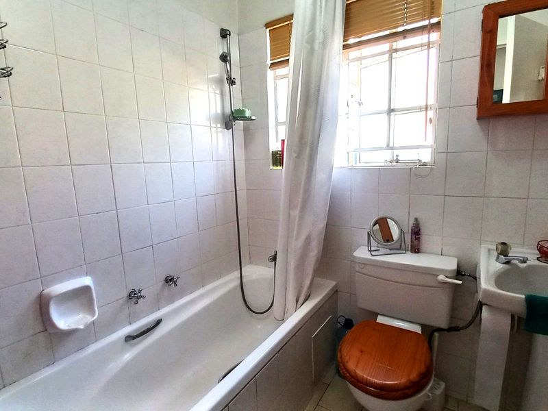 Two Bedroom Townhouse - Photo 7