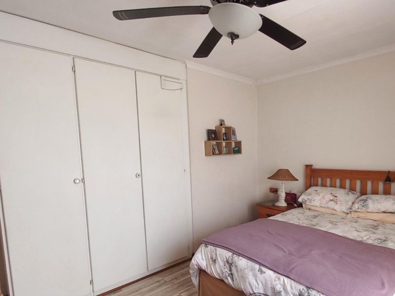 Two Bedroom Townhouse - Photo 6