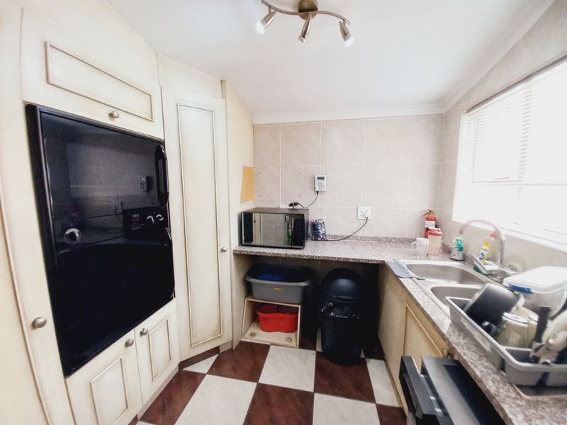 Spacious North-Facing Family Home with Expansive Grounds and Exceptional Entertaining Features - Photo 9