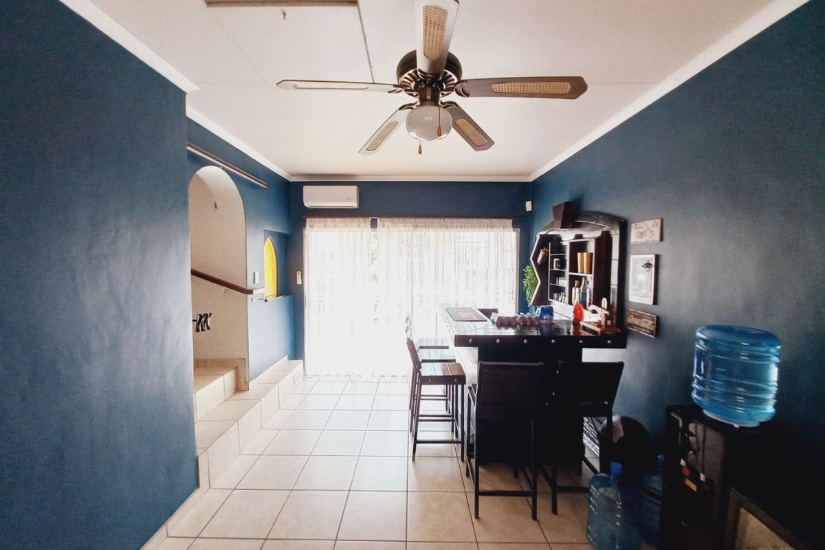 Spacious North-Facing Family Home with Expansive Grounds and Exceptional Entertaining Features - Photo 5