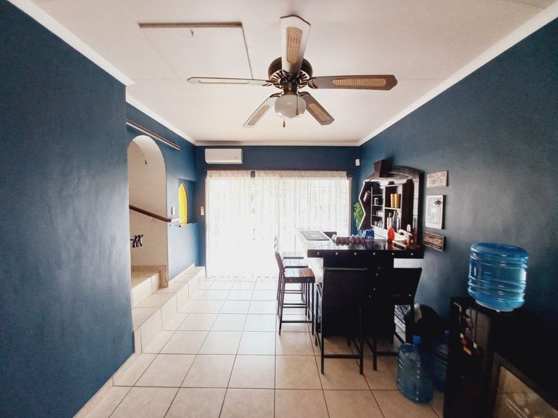 Spacious North-Facing Family Home with Expansive Grounds and Exceptional Entertaining Features - Photo 5