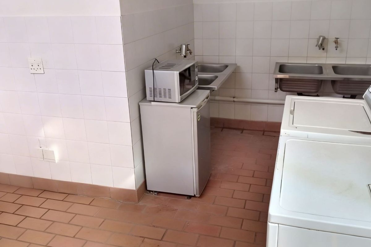 Prime Student Hub Investment – Income-Generating Laundromat in Glen Austin - Photo 4