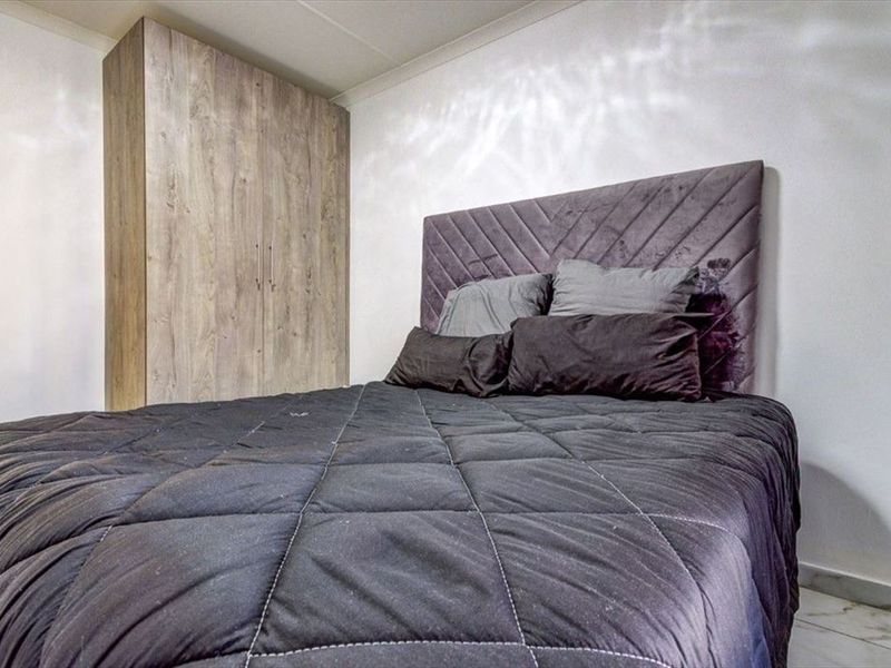 Cozy 2-Bedroom Home with Modern Comforts - Photo 3