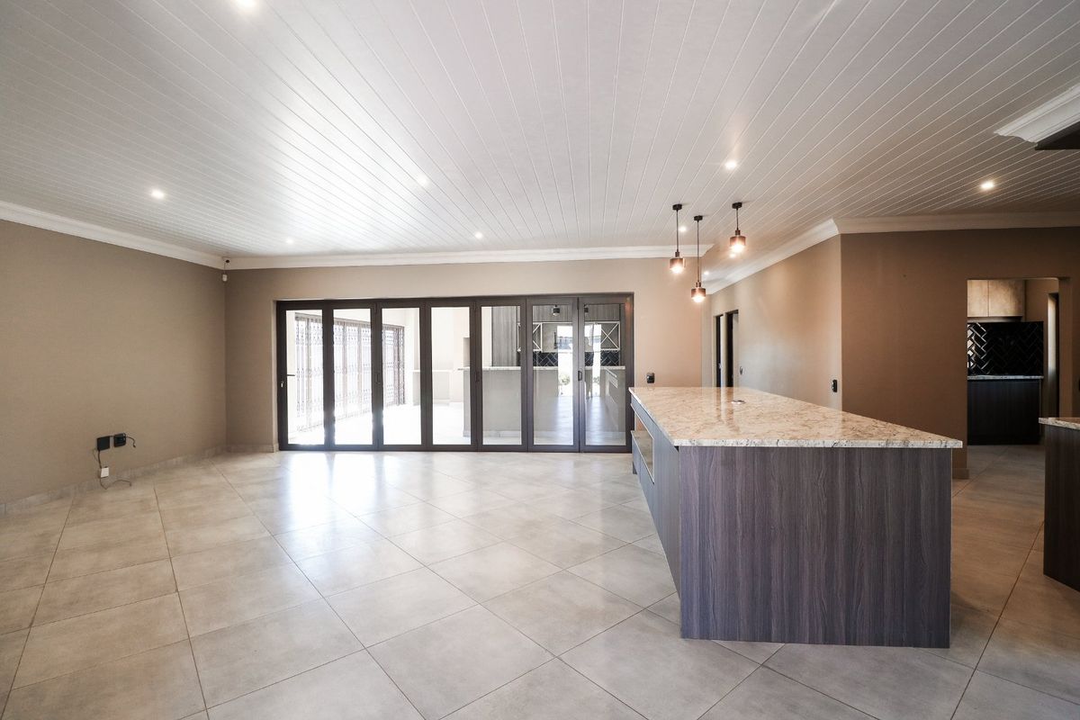 Modern 4-Bedroom Townhouse with Double Garage and Stunning Entertainment Area - Photo 5