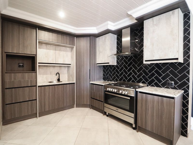 Modern 4-Bedroom Townhouse with Double Garage and Stunning Entertainment Area - Photo 10