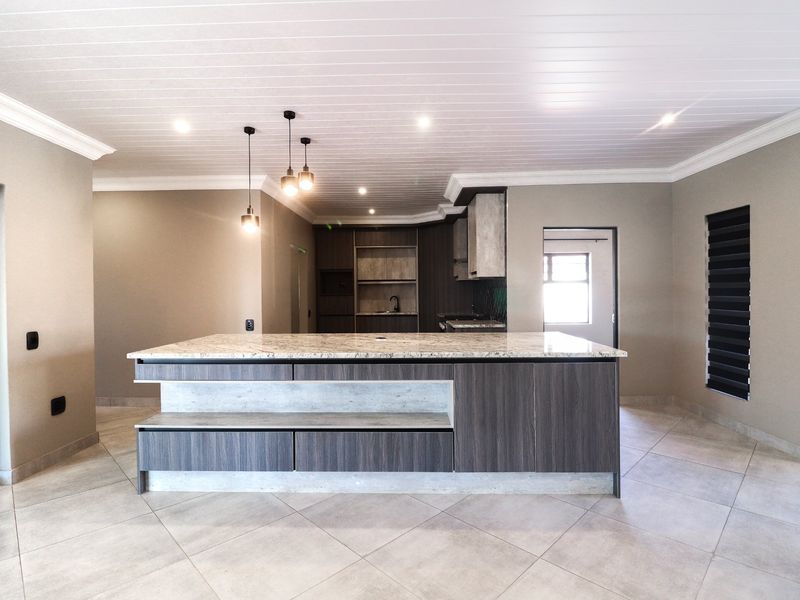 Modern 4-Bedroom Townhouse with Double Garage and Stunning Entertainment Area - Photo 8