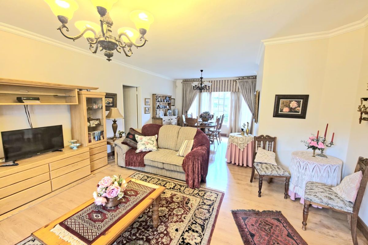 Spacious 3 bedroom Family Home in Secure Doringkruin Complex  - Photo 5