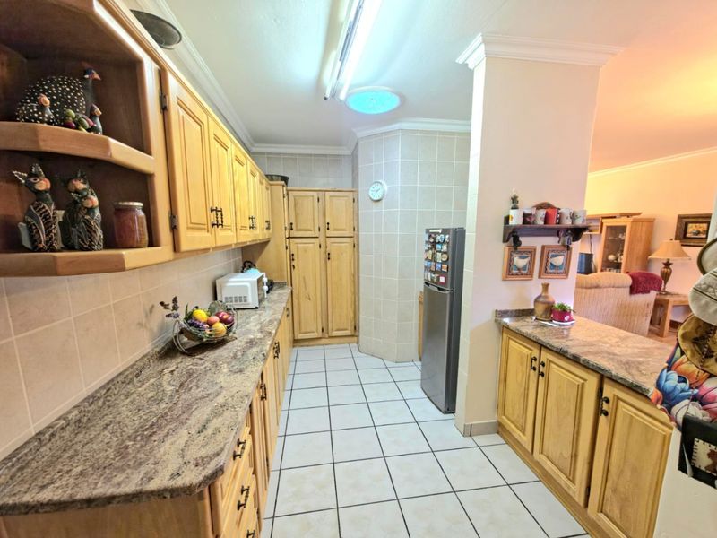 Spacious 3 bedroom Family Home in Secure Doringkruin Complex  - Photo 10