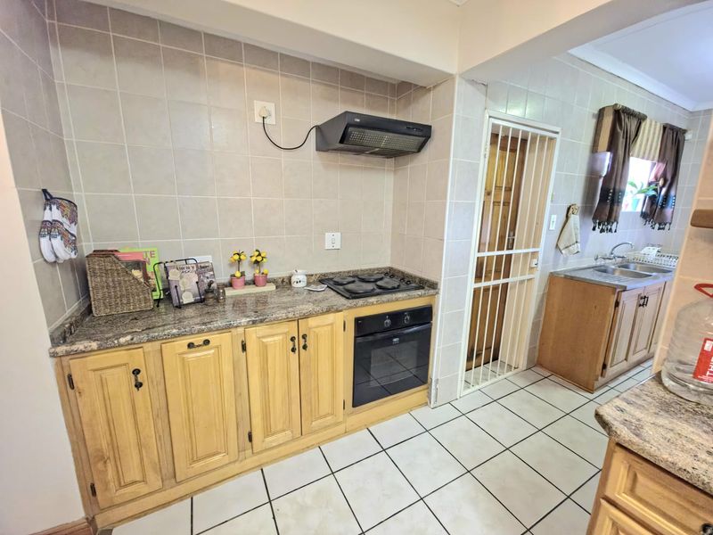 Spacious 3 bedroom Family Home in Secure Doringkruin Complex  - Photo 8