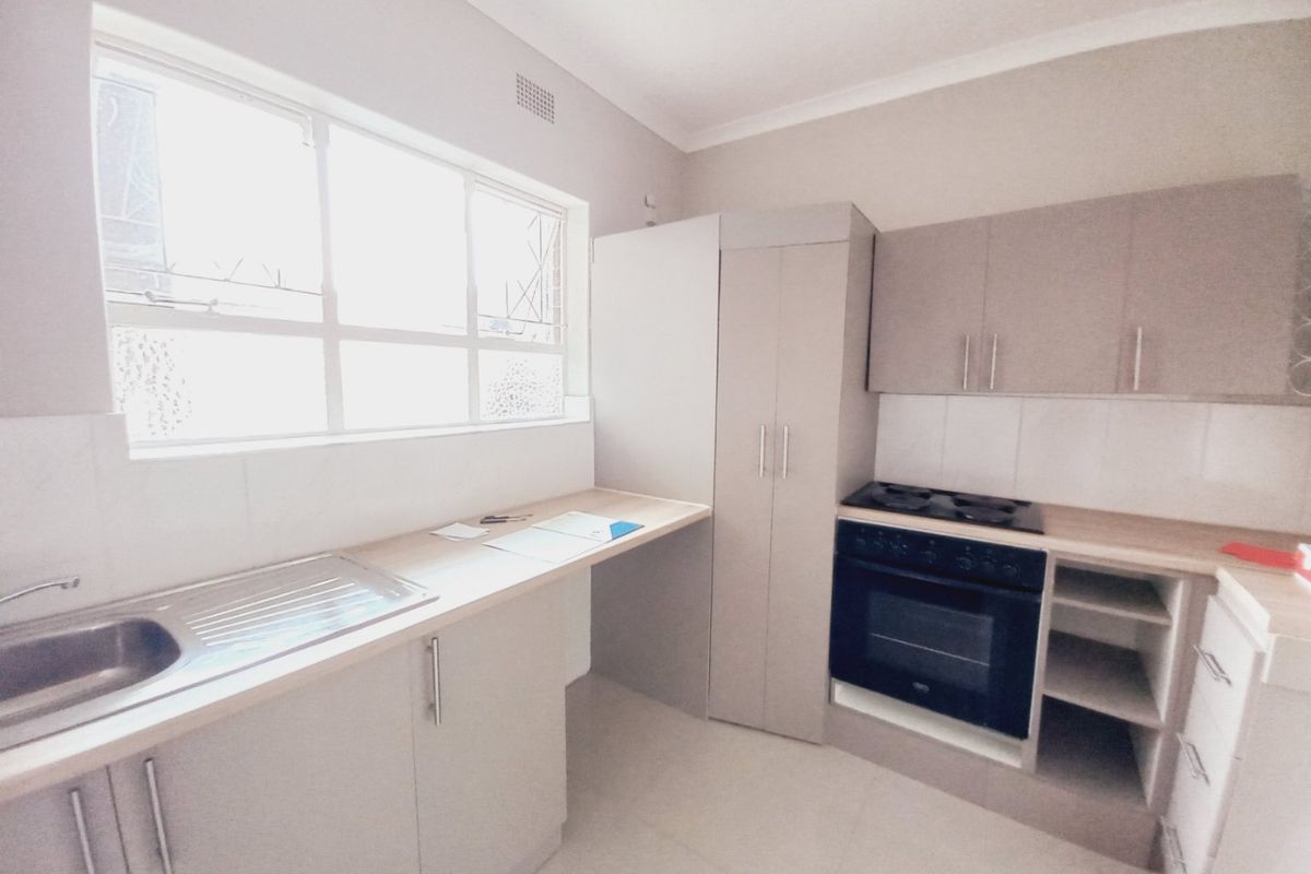 Newly Renovated 1 Bedroom Apartment Offering Modern Comfort in the Heart of Edenvale Central - Photo 3