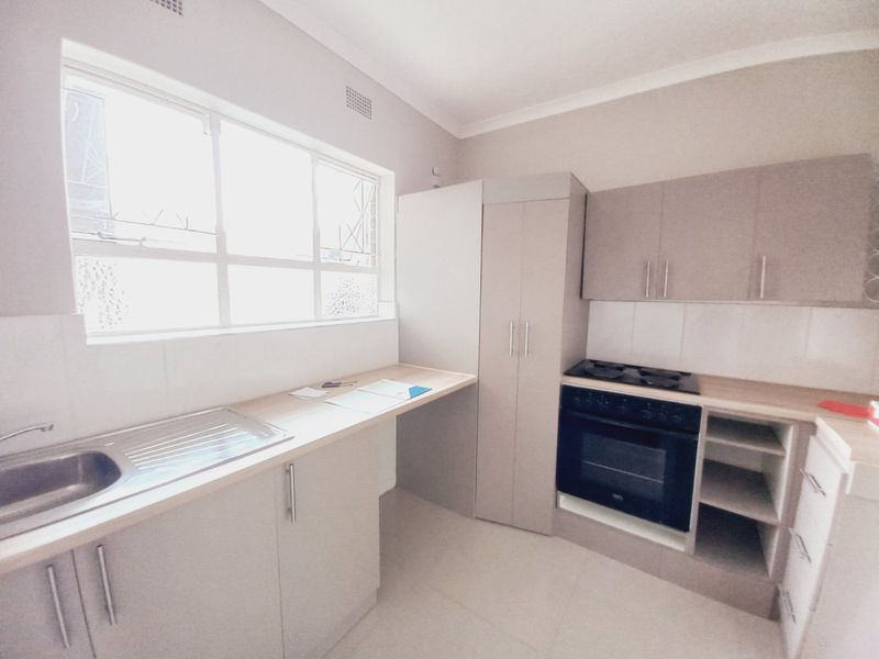 Newly Renovated 1 Bedroom Apartment Offering Modern Comfort in the Heart of Edenvale Central - Photo 3
