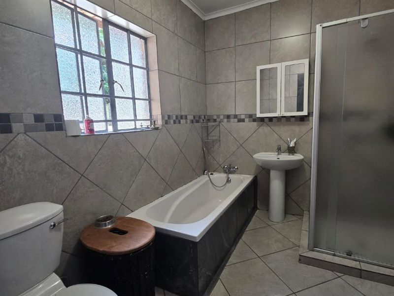 5 Bedrooms Family Home - Photo 3