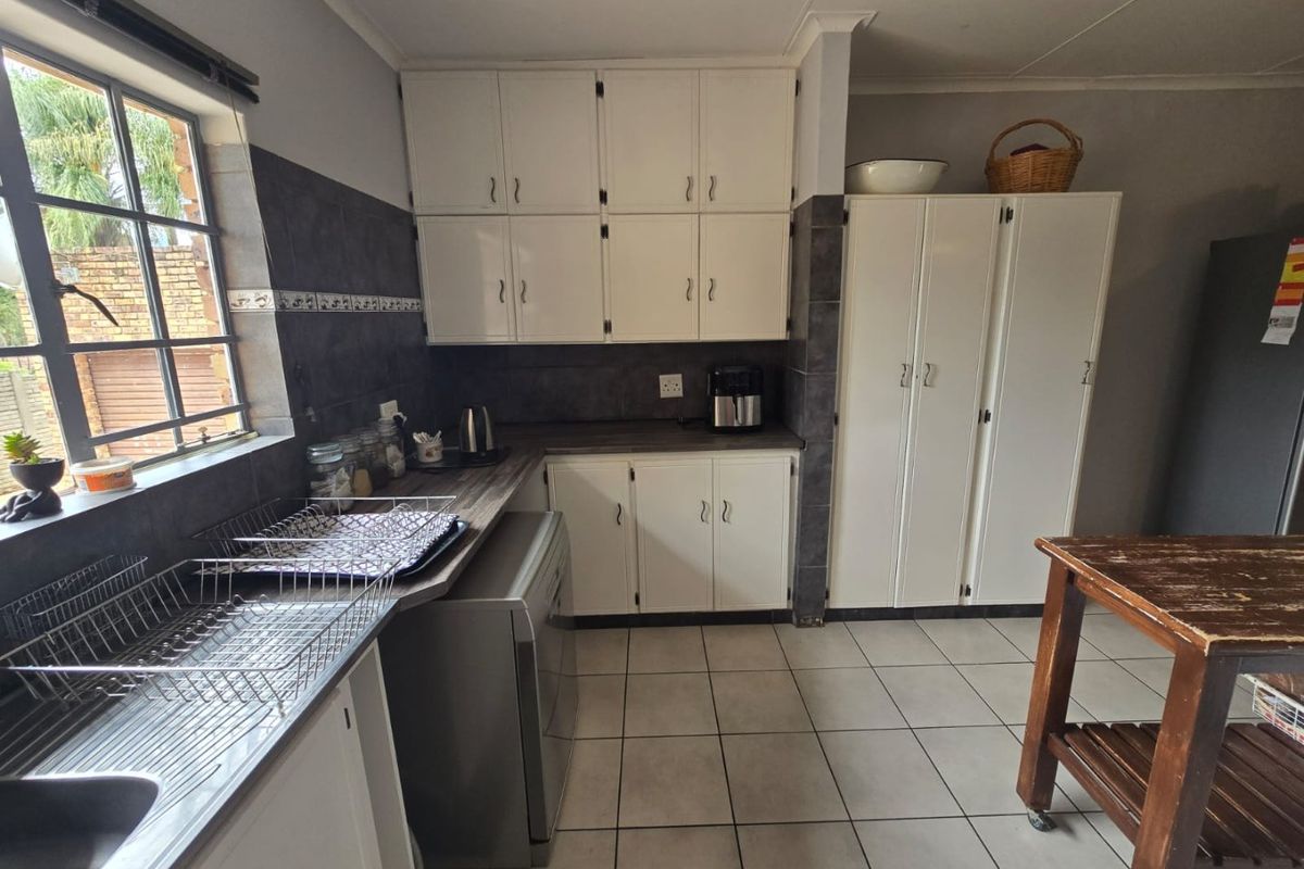 5 Bedrooms Family Home - Photo 4