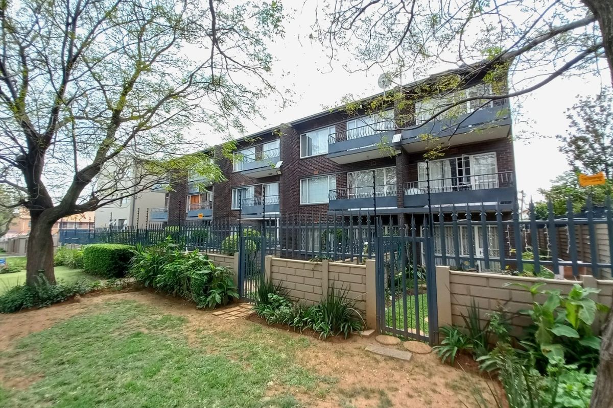 Immaculate and Modern 1 Bedroom Apartment in a Secure Edenvale Building Offering Stylish Move-In Ready Living - Photo 3