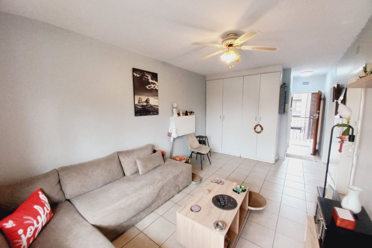 Immaculate and Modern 1 Bedroom Apartment in a Secure Edenvale Building Offering Stylish Move-In Ready Living - Photo 5