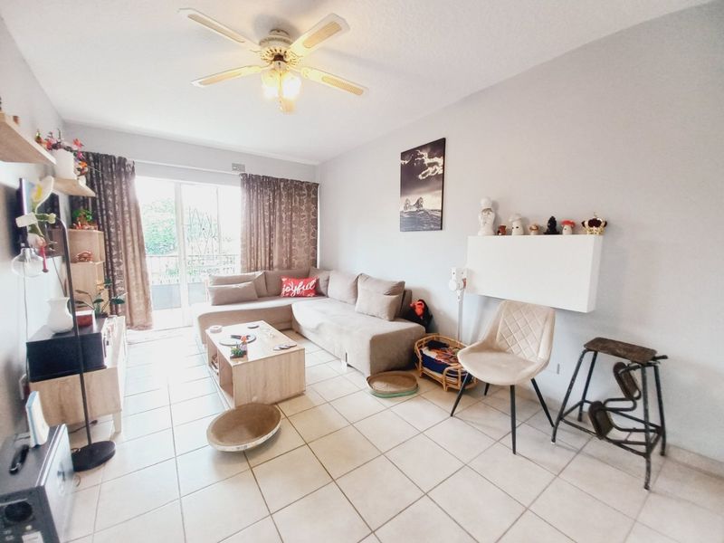 Immaculate and Modern 1 Bedroom Apartment in a Secure Edenvale Building Offering Stylish Move-In Ready Living - Photo 4