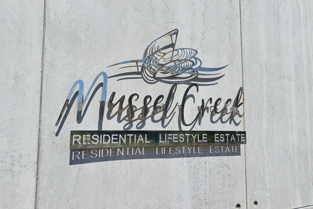 Modern 2 Bedroom Townhouse in Secure Estate - Photo 2