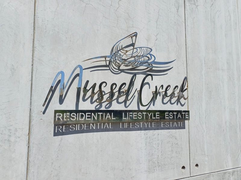 Modern 2 Bedroom Townhouse in Secure Estate - Photo 2