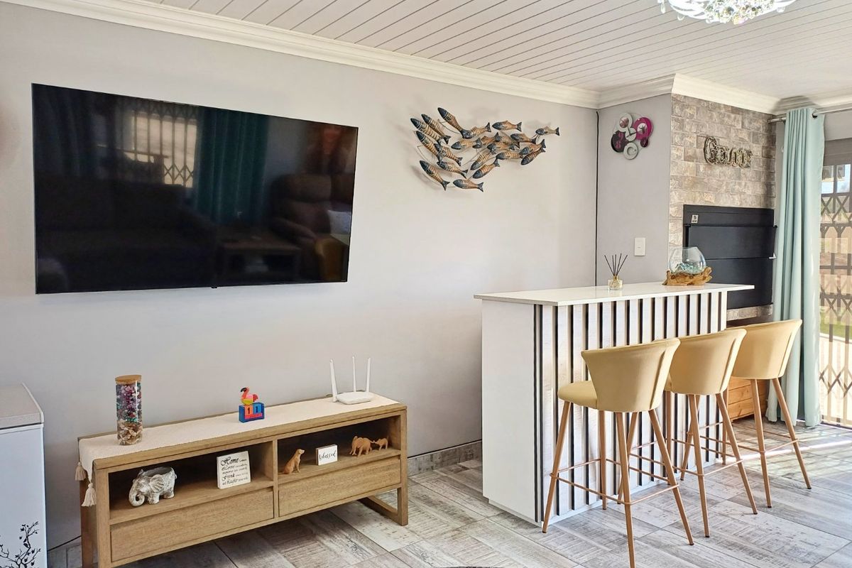 Modern 2 Bedroom Townhouse in Secure Estate - Photo 5