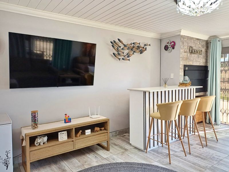 Modern 2 Bedroom Townhouse in Secure Estate - Photo 5