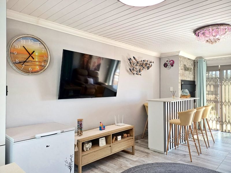 Modern 2 Bedroom Townhouse in Secure Estate - Photo 10