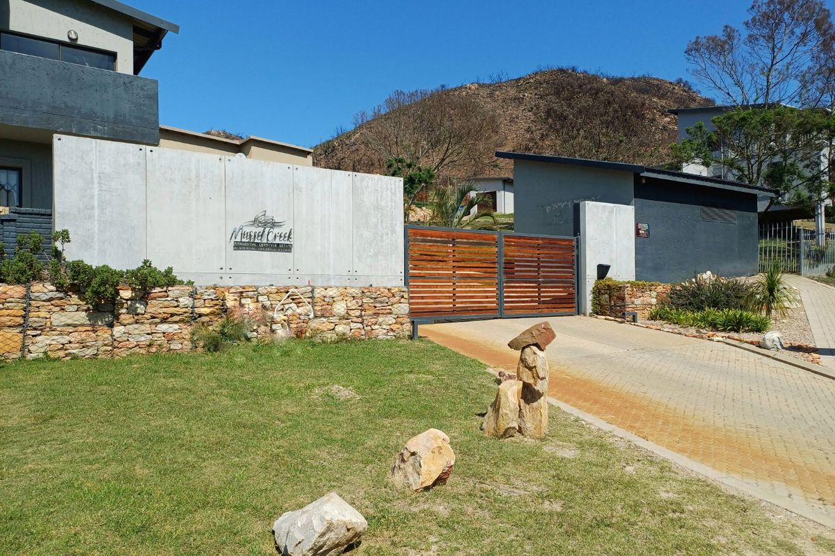 Modern 2 Bedroom Townhouse in Secure Estate - Photo 3