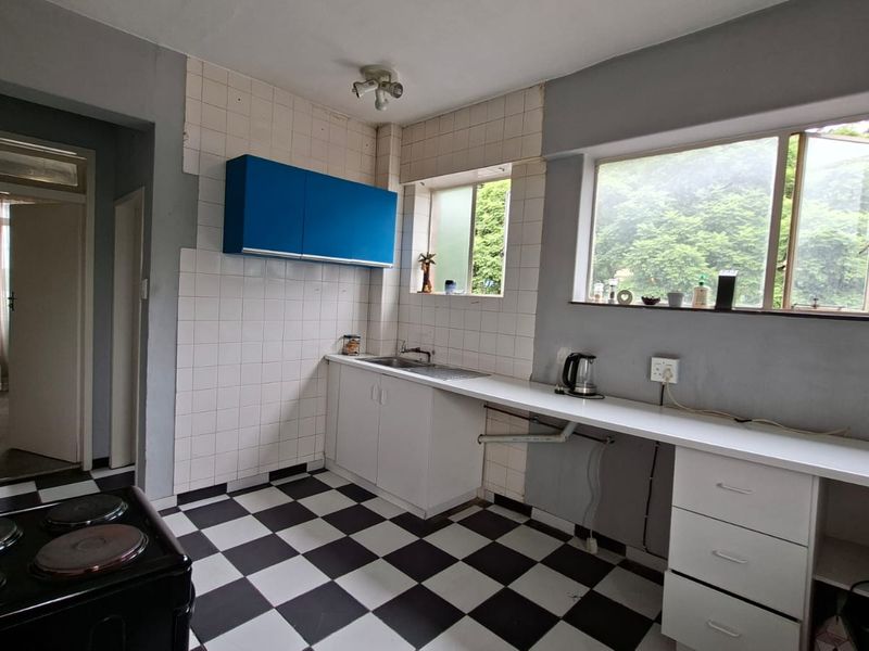 Large Apartment with Open-Plan Living and Private Balcony - Photo 5