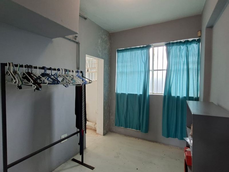 Large Apartment with Open-Plan Living and Private Balcony - Photo 9