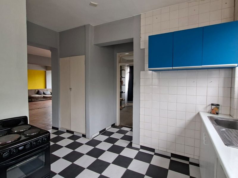 Large Apartment with Open-Plan Living and Private Balcony - Photo 6