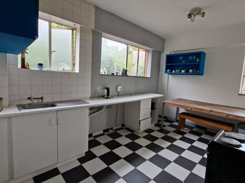 Large Apartment with Open-Plan Living and Private Balcony - Photo 5