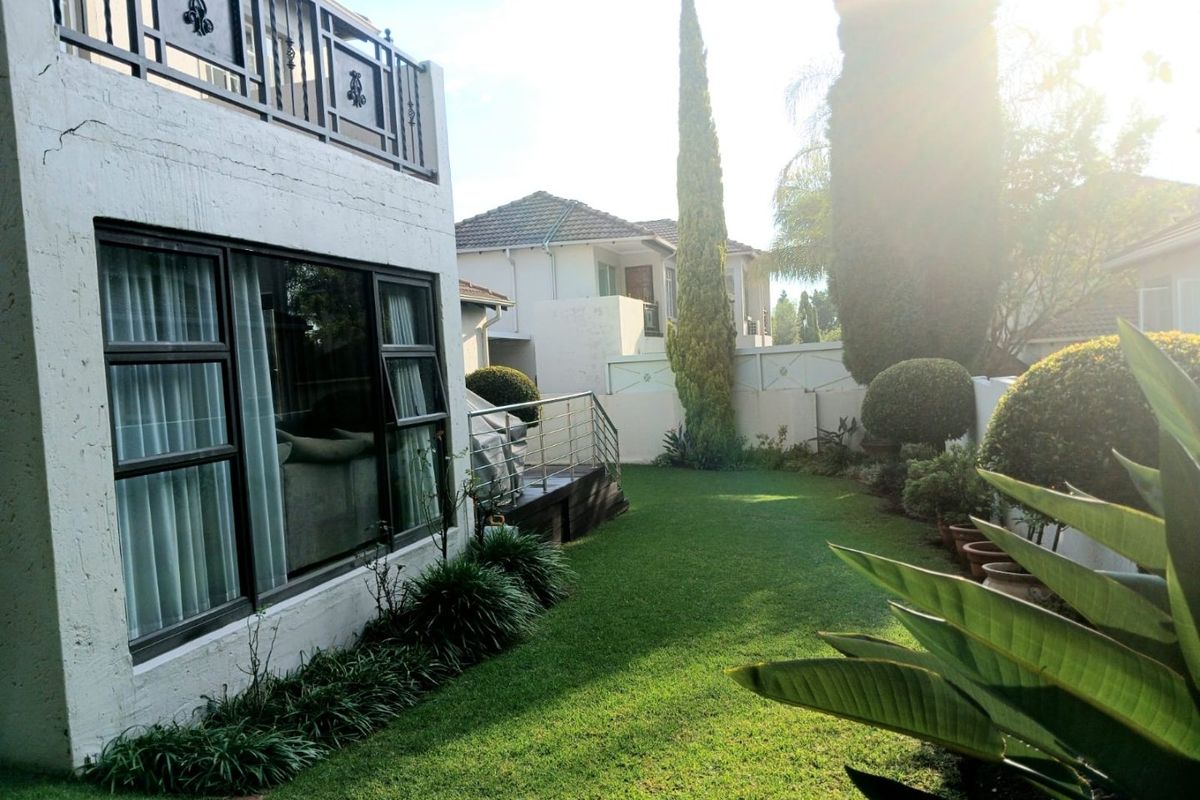 Beautiful Family Home in Kyalami Hills - Photo 2