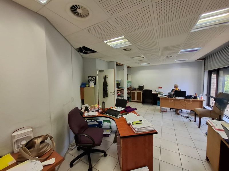 Top Class Facebrick Office block Arcadia - Photo 8