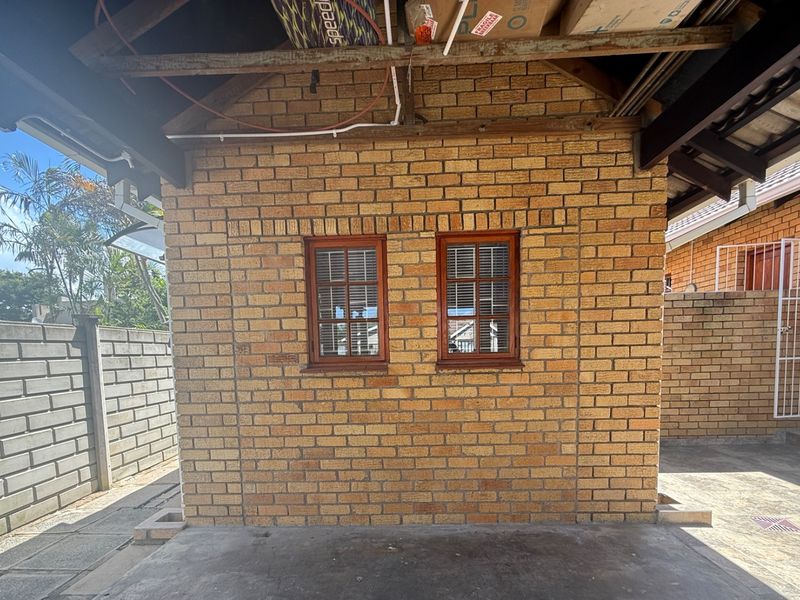 Exclusive Upmarket Bachelor Flat to Let  - Photo 3