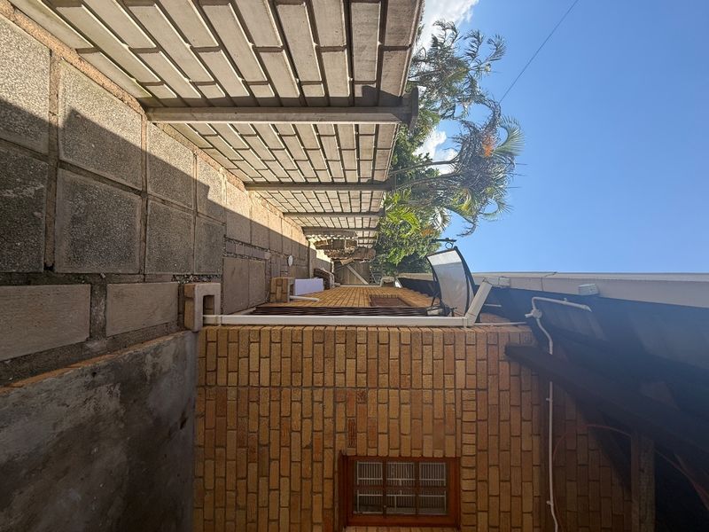 Exclusive Upmarket Bachelor Flat to Let  - Photo 7